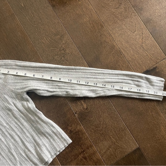 Women’s GARAGE Light Gray Ribbed Cardigan - Picture 4 of 5